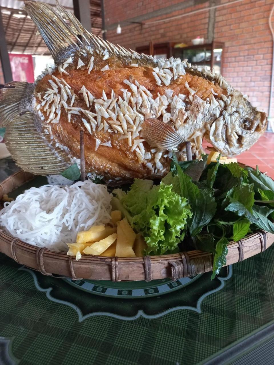 Ngoc Phuong Homestay Vĩnh Long Exteriör bild